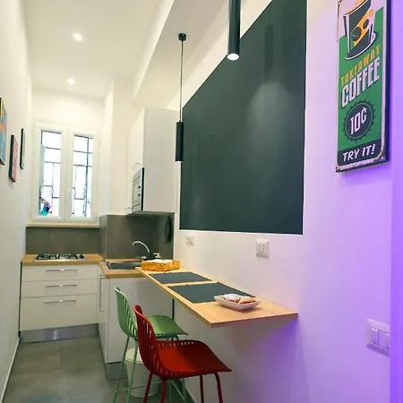 Napolitan Pop House Bed & Breakfast *
