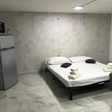 Apartment Casetta Bianca *