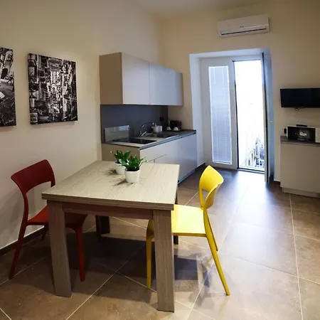 Sciuscia Beb Spaccanapoli Bed & Breakfast *