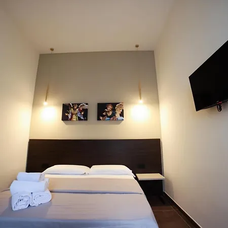 Sciuscia Beb Spaccanapoli * Naples