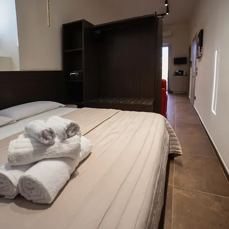 Bed & Breakfast Sciuscia Beb Spaccanapoli Naples