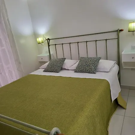 Megara House Appartement *