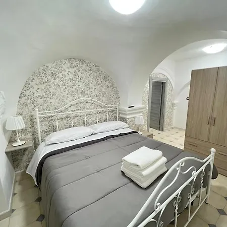 Niko House