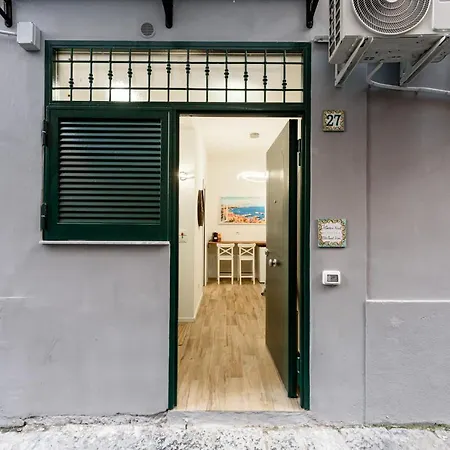 Apartment Il Cuore Di Napoli. Little Sweet Home. Naples