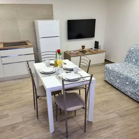 Casa Comoda E In Quartiere Storico Di Naples