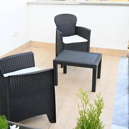 Solymar Naples