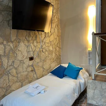 Domus Elena - Plebiscito Apartment Naples