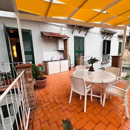 Domus Elena - Plebiscito * Naples