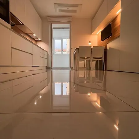Duel Smart Toledo Apartment