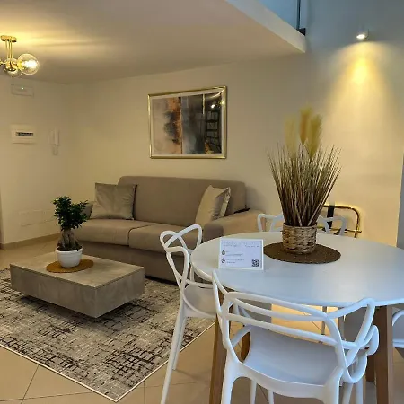Aparthotel Palazzorefici Naples