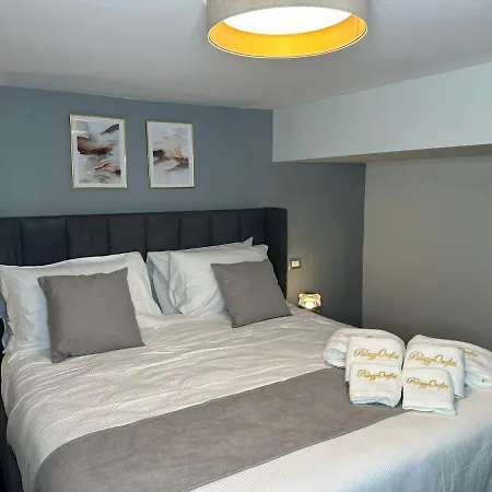 Aparthotel Palazzorefici Naples