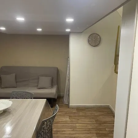 E&g House