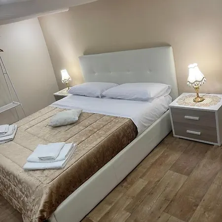 E&g House