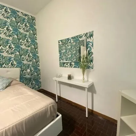 White-apartment Apartment Naples