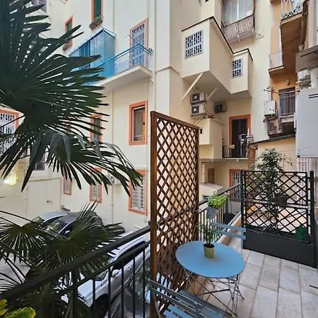 Apartment Daymoon House Vanvitelli, Naples