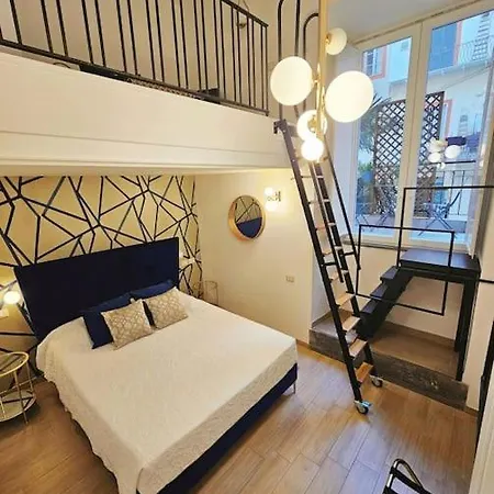 Daymoon House Vanvitelli, * Naples
