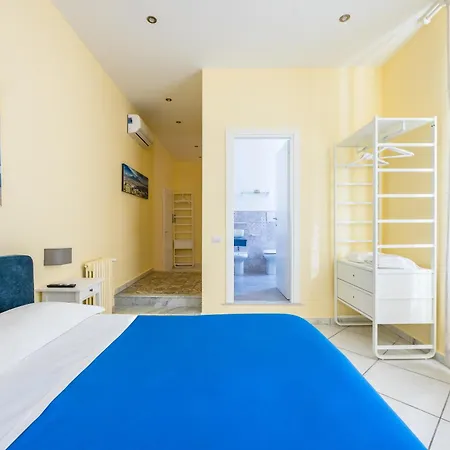 לינה וארוחת בוקר La Casa Di Bruno נאפולי