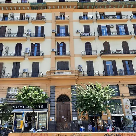 Napoli Central Bed & Breakfast *