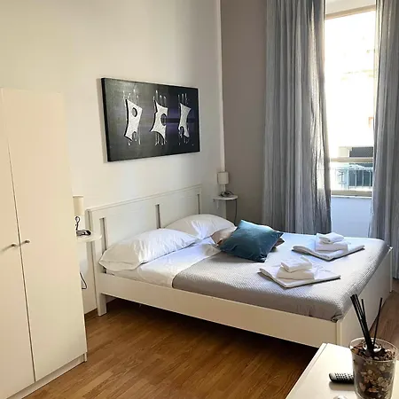 Bed and Breakfast I *