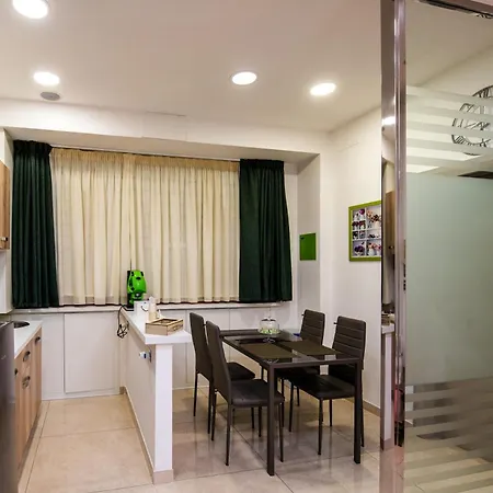 Appartamento House Moni