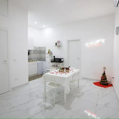 Apartment Metro Stazione-duomo 500m -appartamento Centrale Ed Elegante Naples