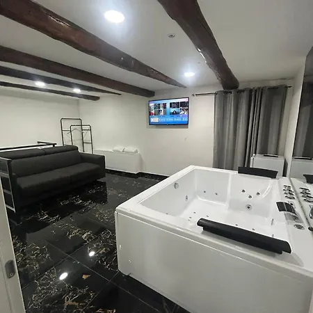 Valentino Luxury Apartment Naples