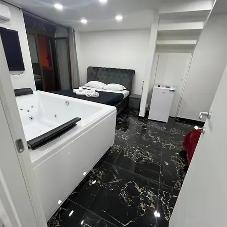Valentino Luxury Apartment Naples