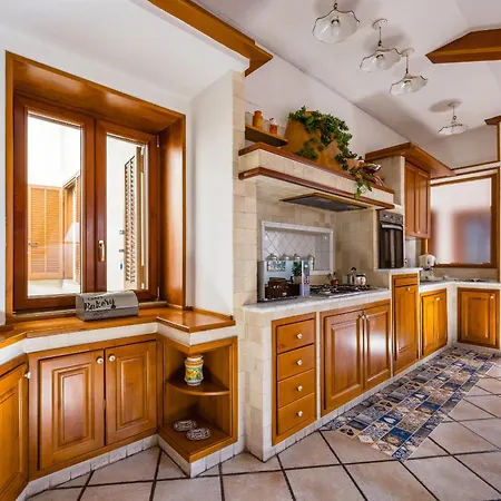 Apartment Casa Raffaela With Terrace By Wonderful Italy