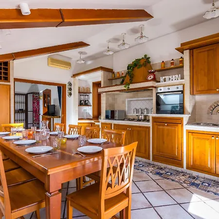 Casa Raffaela With Terrace By Wonderful Italy Apartment *