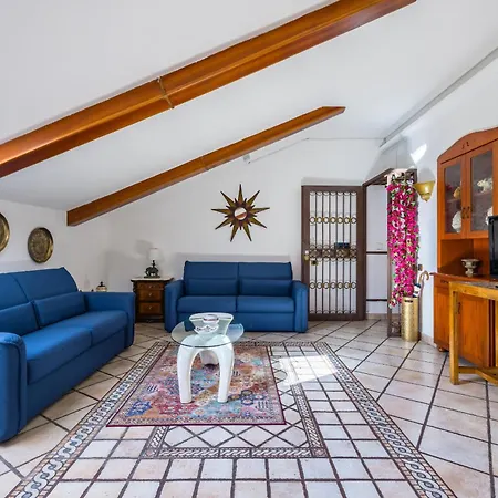 Apartment Casa Raffaela With Terrace By Wonderful Italy