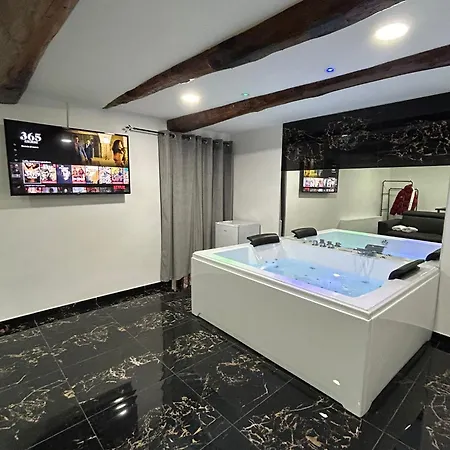 Valentino Luxury Apartment Naples