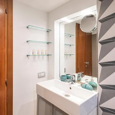 Apartment Cortile Montechia By Domusextra Naples