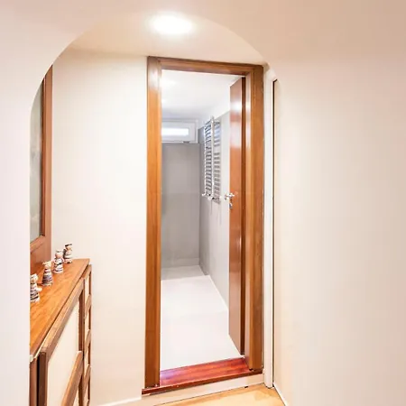 Apartment Cortile Montechia By Domusextra