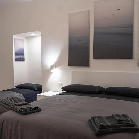 Apartment Dietro Al Plebiscito Luxury Neapel
