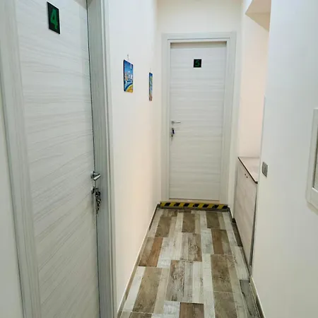 Punto House Ferrovia Guest house Naples