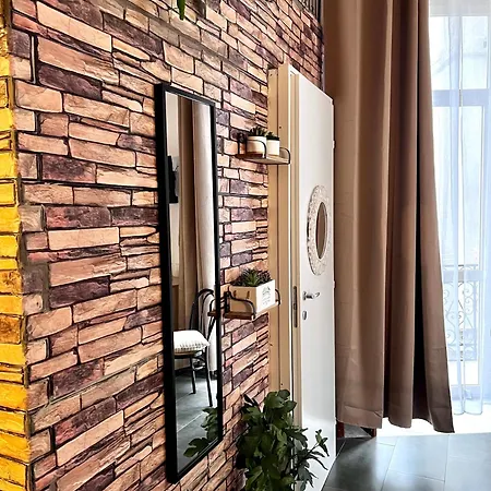 La Porta Accanto *