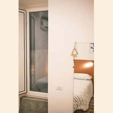 Apartment Nespolino, Piccola Casetta In Centro Storico Al Piano Terra Con Piccolo Spazio Esterno Privato