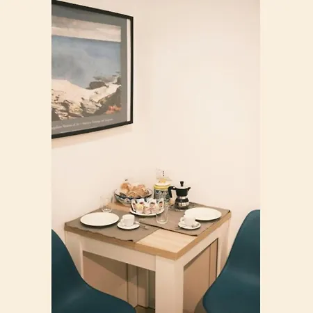 Apartment Nespolino, Piccola Casetta In Centro Storico Al Piano Terra Con Piccolo Spazio Esterno Privato *