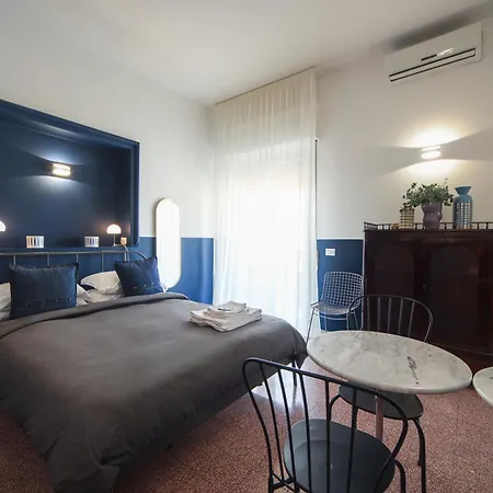 Salotto Borbonico Bed & Breakfast 2*