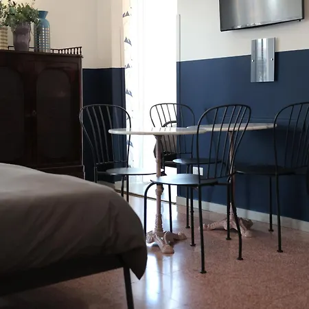 Salotto Borbonico Bed & Breakfast 2*