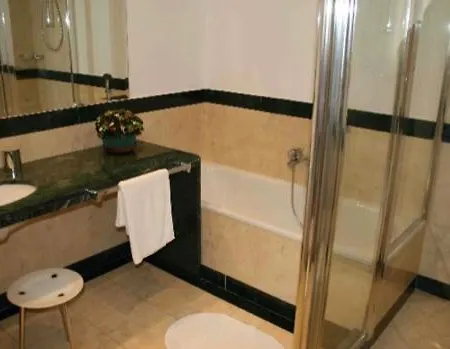 Gli Angioini Srl Aparthotel