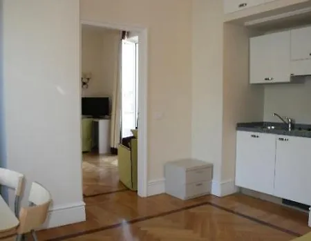 Gli Angioini Srl Aparthotel *