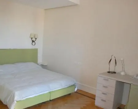 Gli Angioini Srl Aparthotel *
