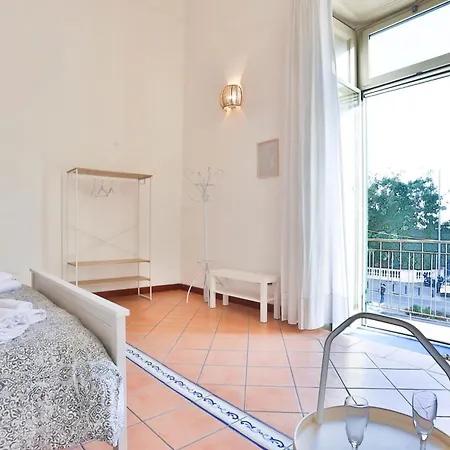 Chiaia Sea View Gem Apartmán