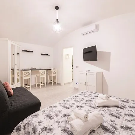 Apartment Rita's House By Domusextra Naples
