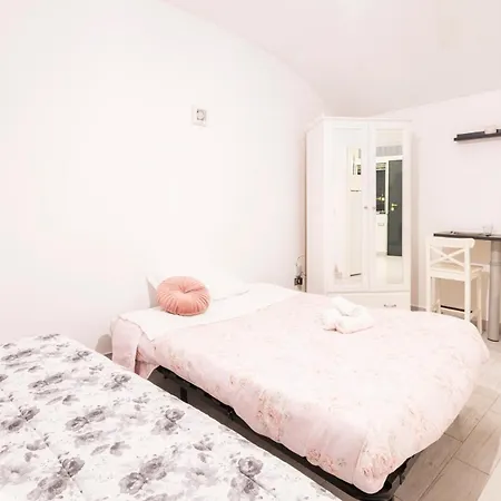Rita's House By Domusextra Apartment