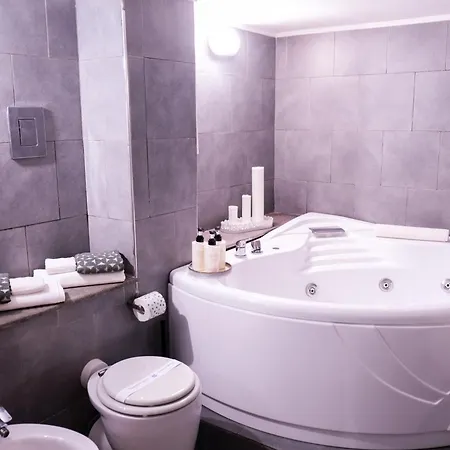 A Un Passo Dal Castello Maschio Angioino Apartment *