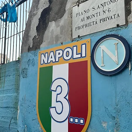 7 House * Nápoles