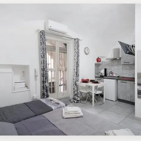 Holiday Tarsia Vicino Piazza Dante - Toledo Apartment Naples