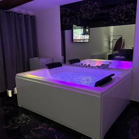 Giovanni Luxury Suites *